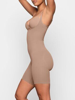 SKIMS Underbust Mid-Thigh Shapewear Bodysuit Nude Butt Lifter Sculpting SZ M New